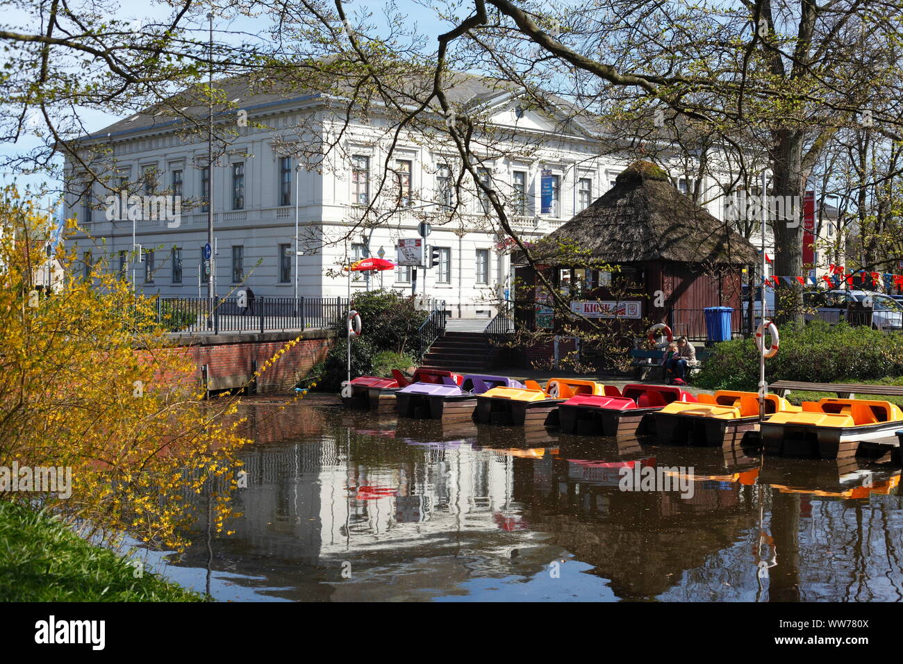 Alte fiume Hunte Branch, classica Prinzenpalais edificio, della città di Oldenburg nel distretto di Oldenburg, Bassa Sassonia, Germania, Europa Foto Stock