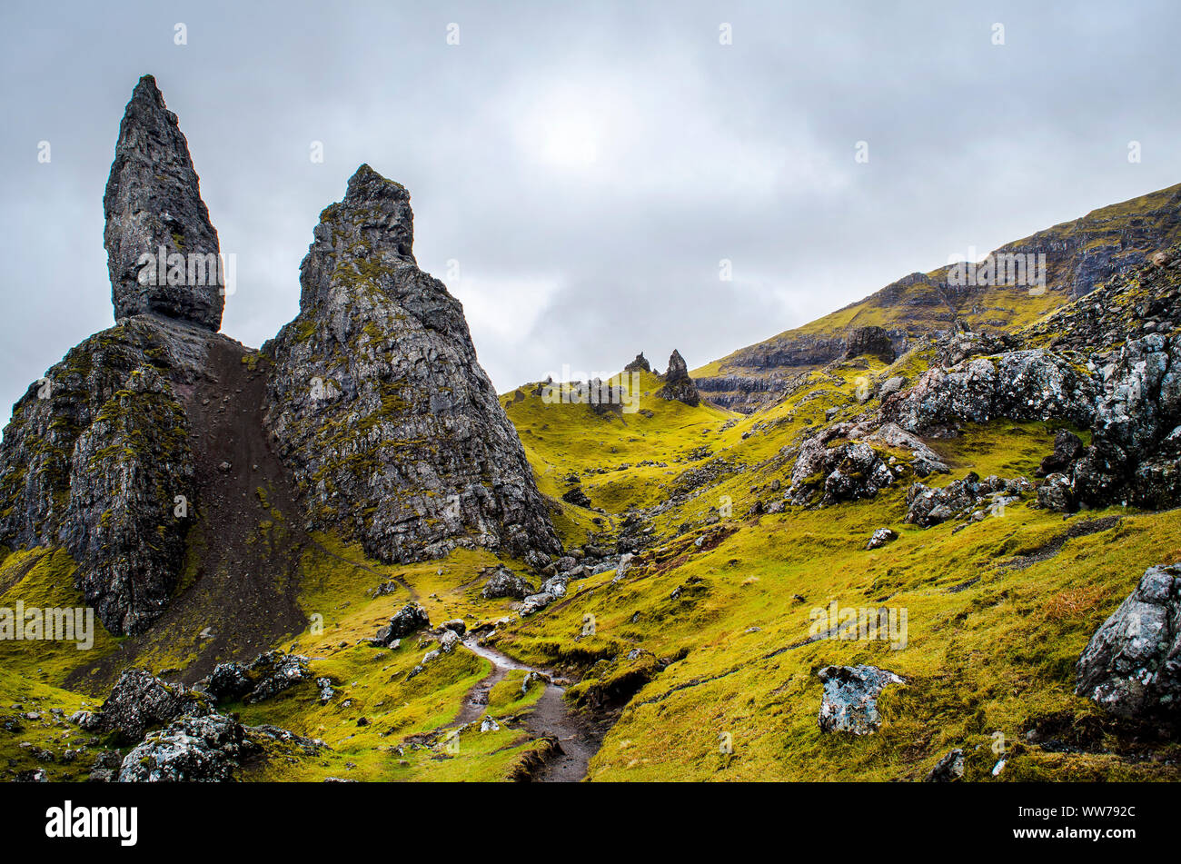 Formazione di roccia vecchio uomo di Storr, Trotternish Peninsula, Isola di Skye, altopiani, Scozia Foto Stock