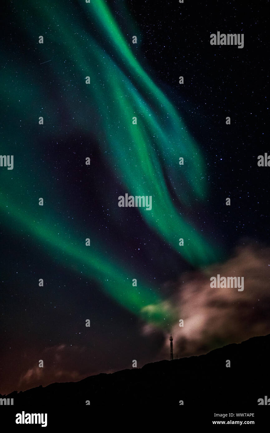 Green Aurora Borealis Northern lights shining con cielo stellato, Nuuk, Groenlandia Foto Stock