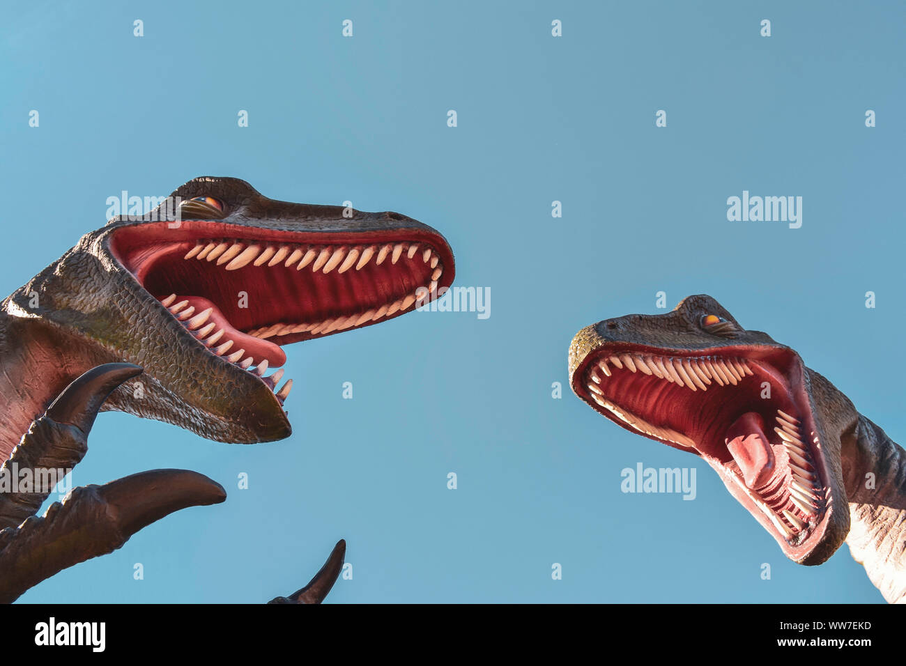 Nov. 2, 2015 - Niagara Falls, Ontario, Canada: Close up di statue di dinosauri a dinosauro Parco Avventura mini golf. Foto Stock