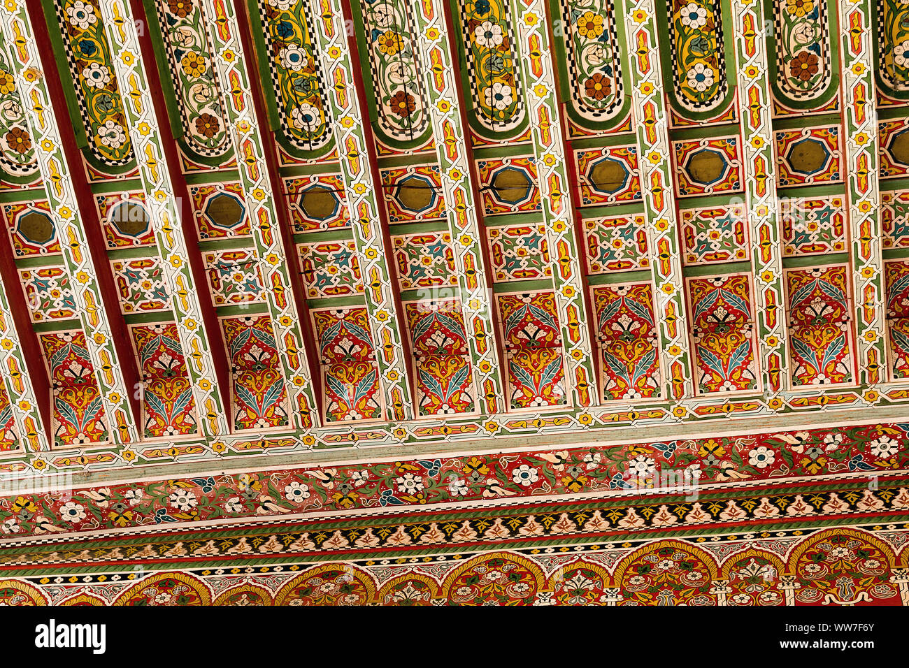 Il Marocco Marrakech, Palais de la Bahia, soffitto dipinto Foto Stock
