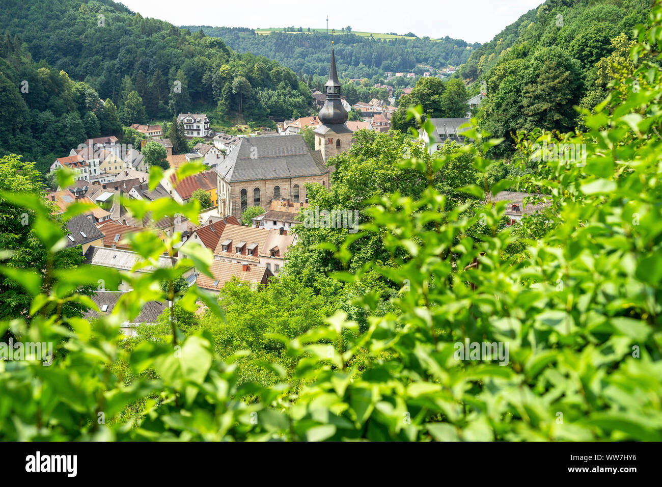 In Germania, in Baviera, Fichtelgebirge, Bad Berneck, vista dall'Altes Schloss rovina del castello al centro di Bad Berneck Foto Stock