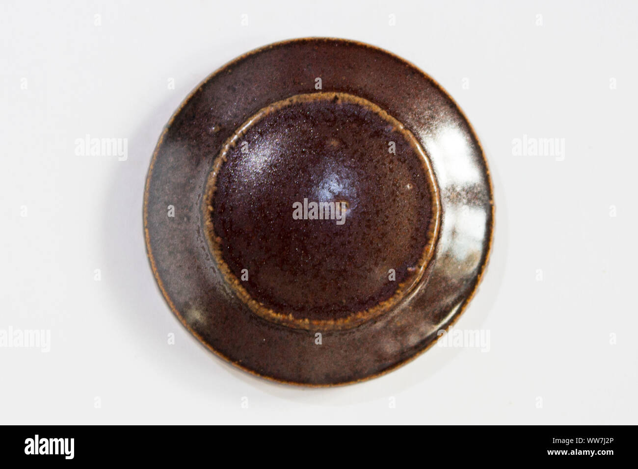 Round sonda di argilla marrone con smalto lucido Foto Stock