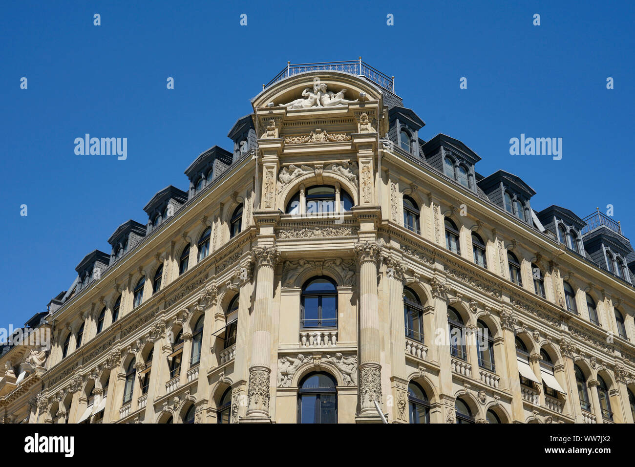 Germania, Hesse, di Francoforte sul Meno, Opera Square, impressionante residenziale e commerciale di palazzo del periodo rinascimentale (1881), facciata Foto Stock