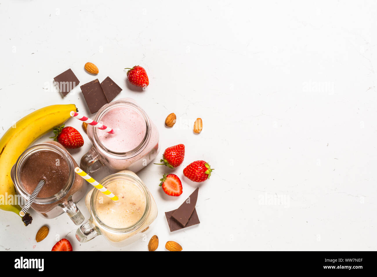 Set di frappè in vasetti di vetro. Foto Stock