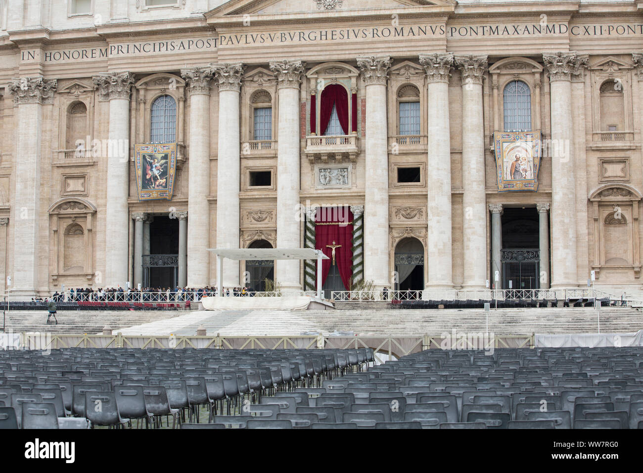 Il Vaticano, Piazza San Pietro, i preparativi per la festa di Pasqua 2018 Foto Stock