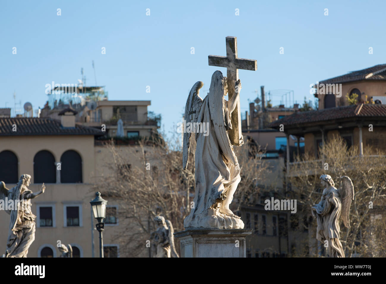 Italia, Roma, scultura sul Ponte Sant'Angelo Foto Stock