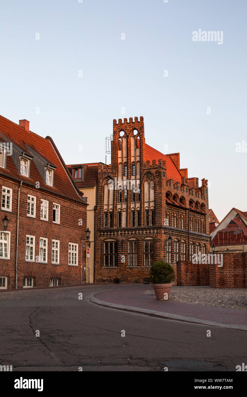 Germania, Wismar, case presso la chiesa di Santa Maria Foto Stock