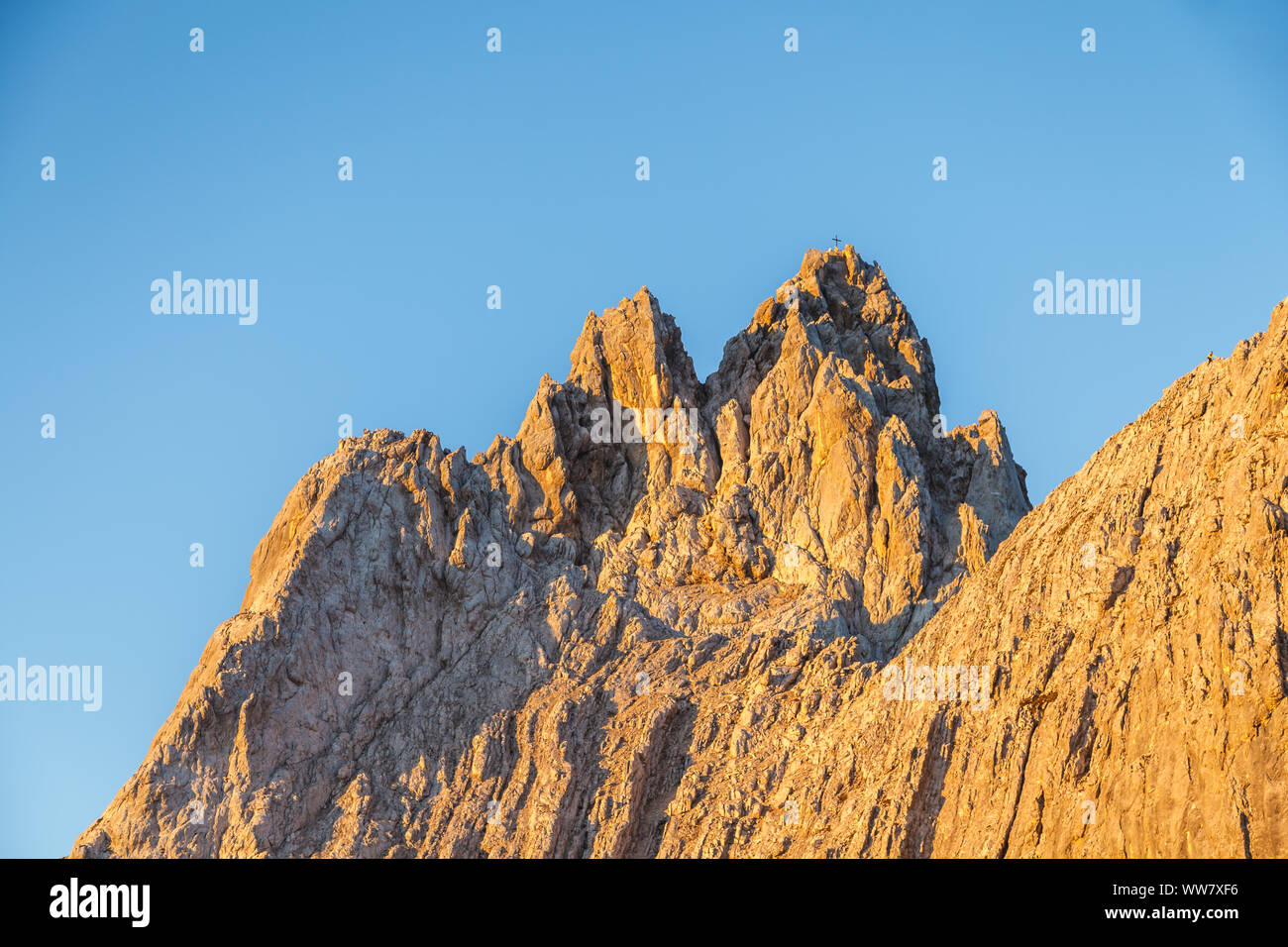 Vista sulle montagne del Wetterstein nella gamma vicino a Garmisch-Partenkirchen, in Baviera, Germania, Foto Stock