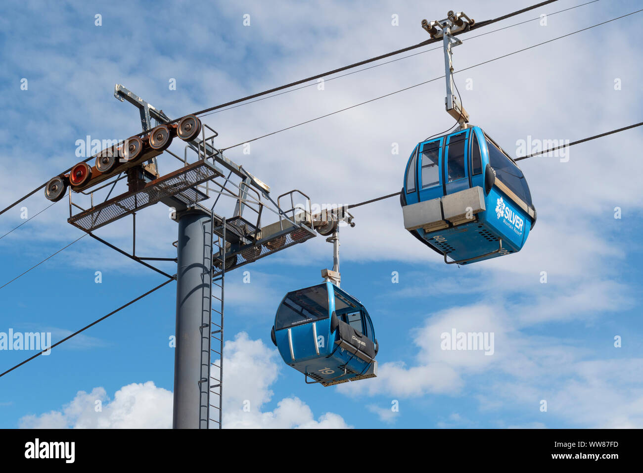 Una chiusura delle gondole pendenti presso il Silver Mountain Ski Resort in Silver Valley area di North Idaho, il più lungo giro in gondola nel mondo. Foto Stock