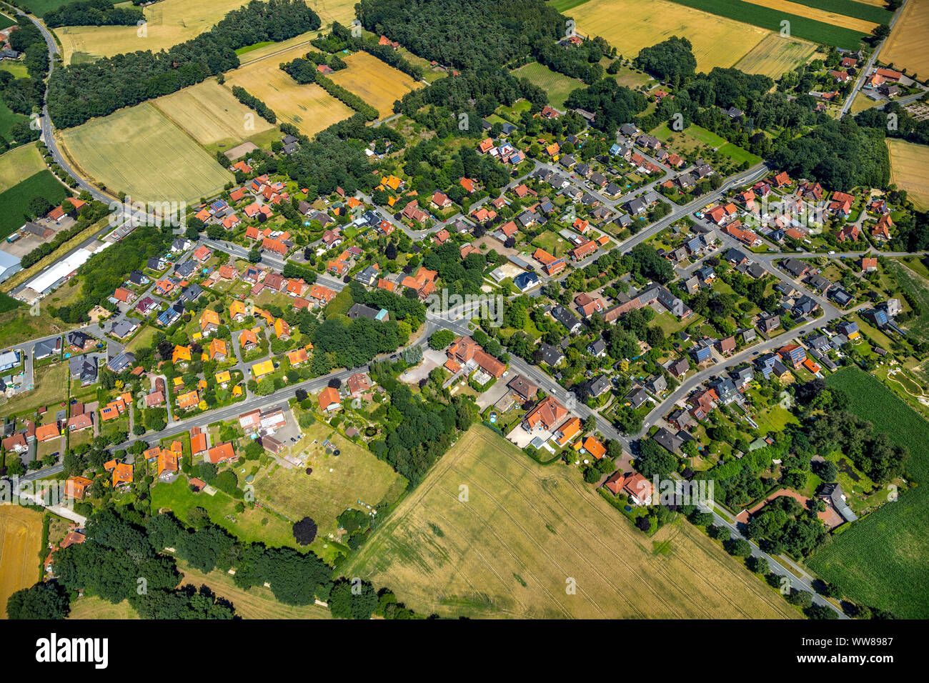 Vista aerea, panoramica Brock, intersezione Ladbergener Straße, Schmedehausener Straße, Ostbevern, MÃ¼nsterland, Renania settentrionale-Vestfalia, Germania, Europa Foto Stock