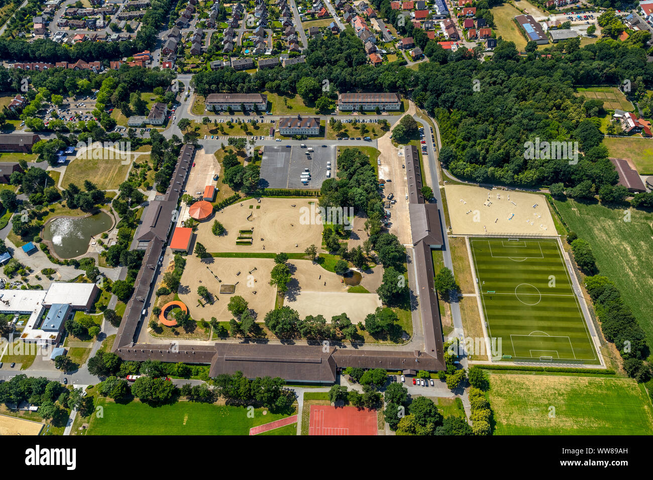 Vista aerea, panoramica Warendorf, sport scuola della Bundeswehr, tiro associazione "Hinter den drei BrÃ¼cken e.V.", DEULA WESTFALEN-LIPPE, il dott. -Rau -Allee, Olympic Training Center Westfalia Warendorf, Lange Wieske, MÃ¼nsterland, Renania settentrionale-Vestfalia, Germania, Europa Foto Stock