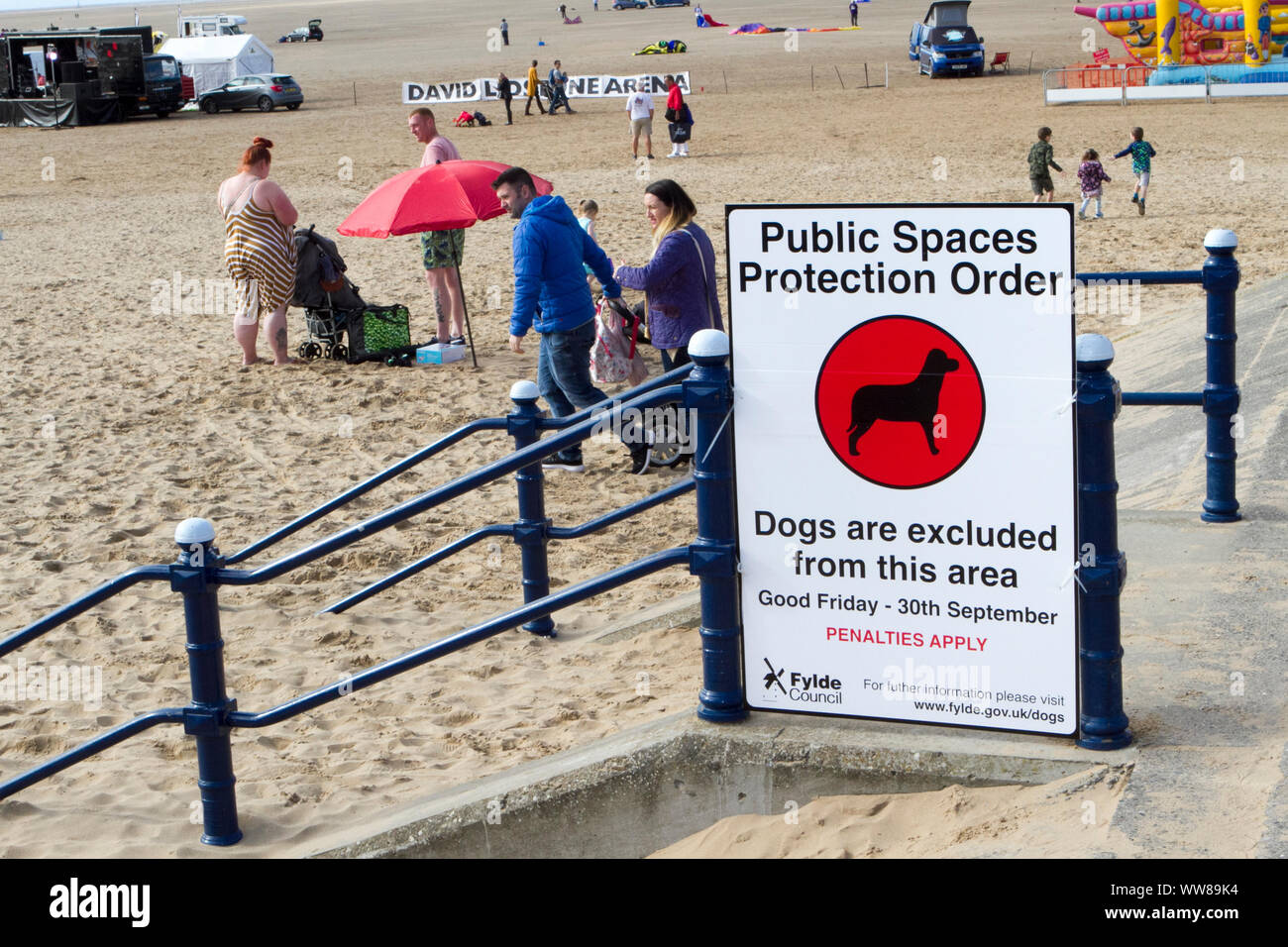 Spazi pubblici in ordine di protezione messe in atto da Wyre Borough Consiglio vieta i cani da una determinata area della spiaggia Foto Stock