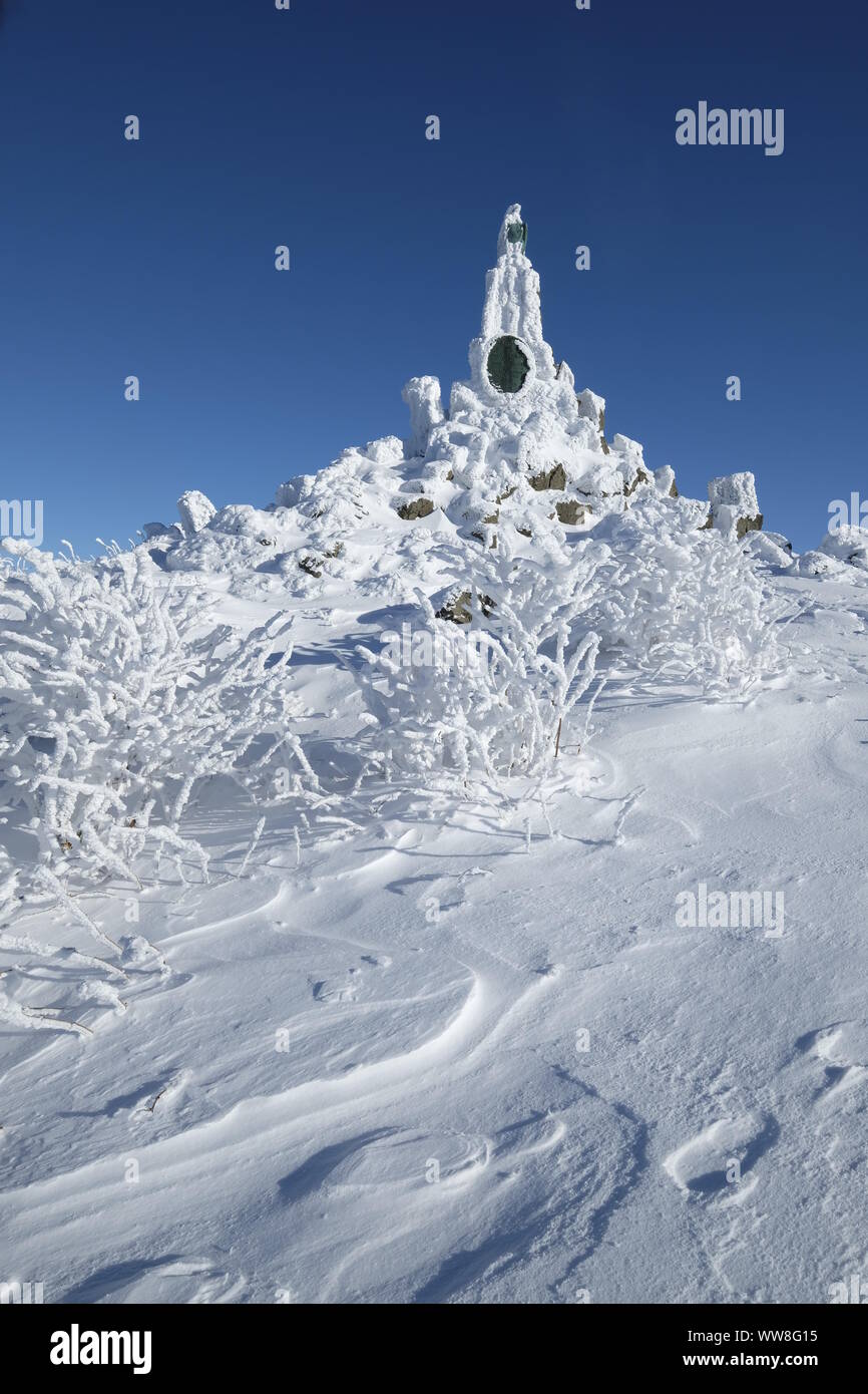 Il Wasserkuppe, la montagna più alta del RhÃ¶n in inverno, Riserva della Biosfera RhÃ¶n, Hesse, Germania Foto Stock