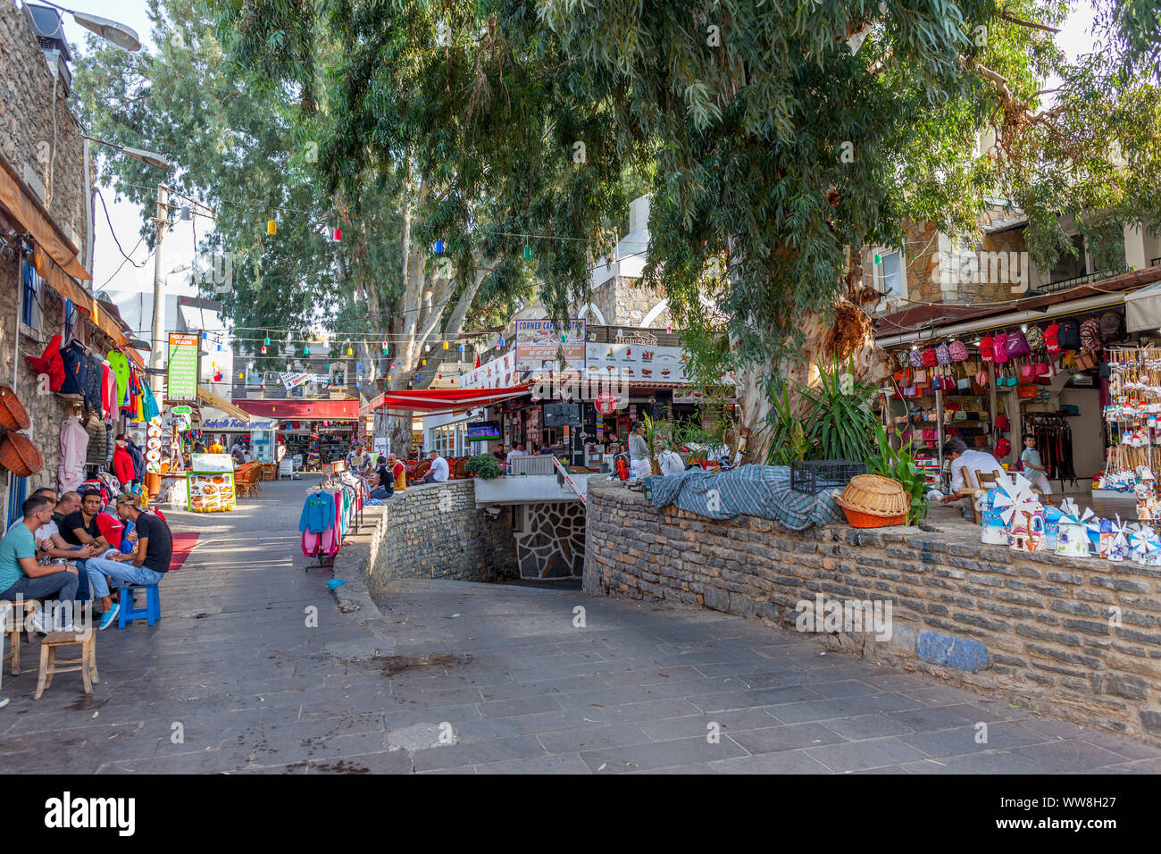 La città di Bodrum, giovani turche gli uomini cercano di vendere ai turisti, Turchia, Foto Stock