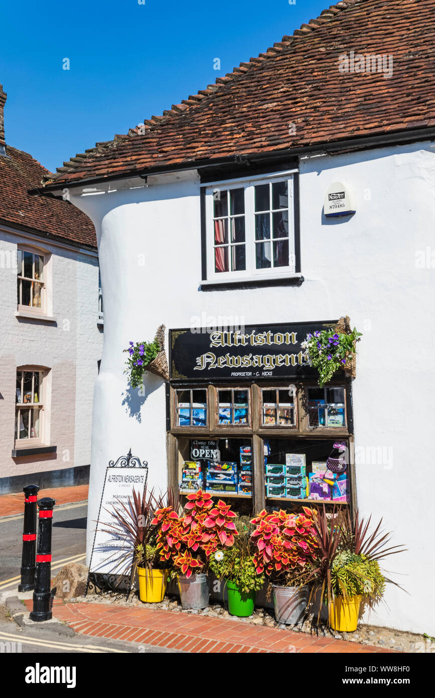Inghilterra, East Sussex, Alfriston, Tradizionale edicola Negozio finestra Foto Stock