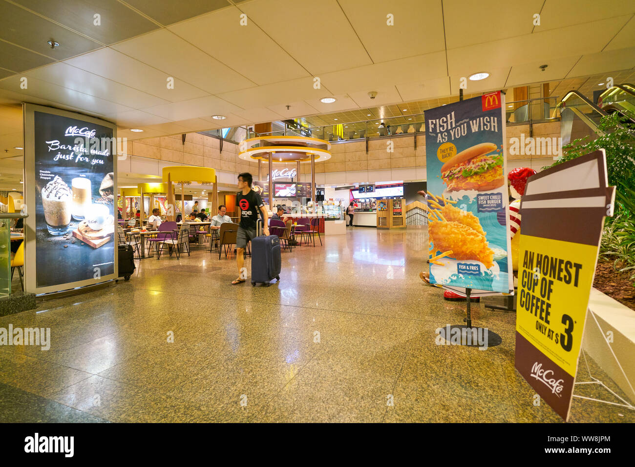 SINGAPORE - circa aprile, 2019: McDonald's a Changi International Airport. Foto Stock