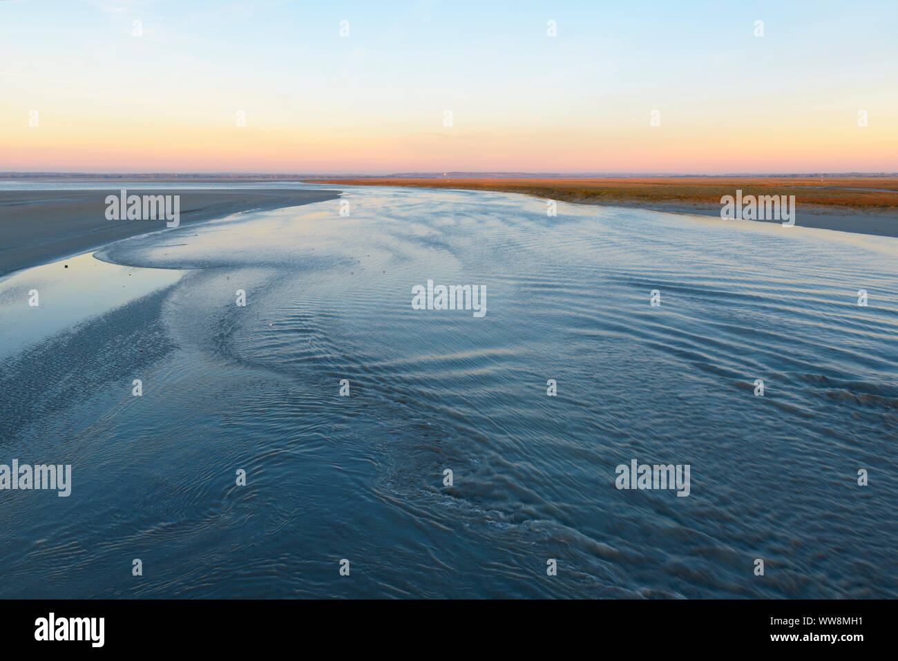 Fiume Couesnon al tramonto, Mont-Saint-Michel, Manche department, Normandia, Francia Foto Stock