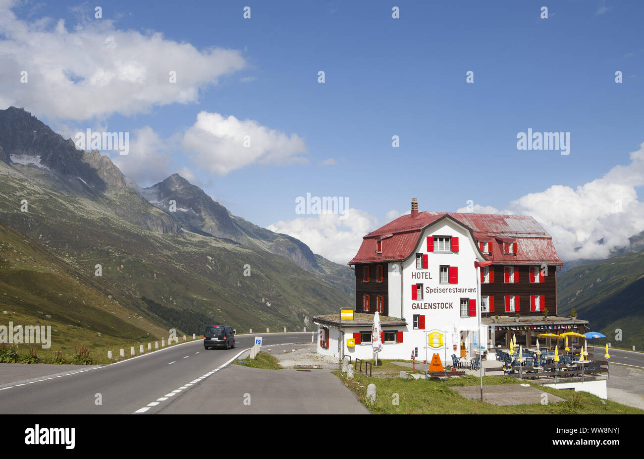 Ristorante sul Furka Pass montagna, Uri Alpi, confine cantonale, Cantoni di Uri e Vallese, Svizzera Foto Stock