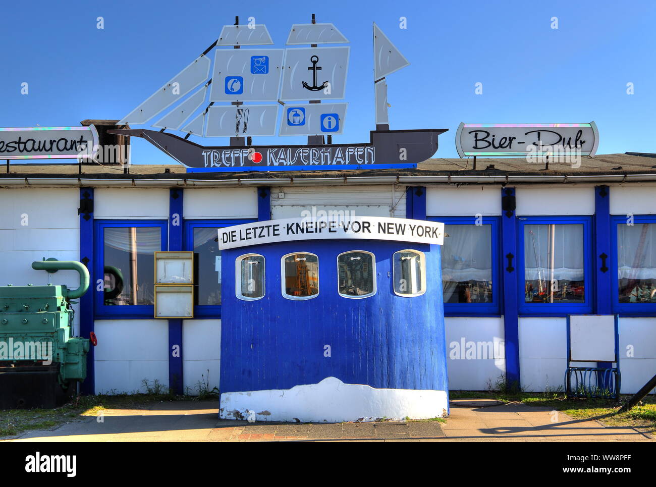 Ristorante Porto 'Die letzte Kneipe vor New York' in Kaiserhafen, Bremerhaven, WesermÃ¼ndung, Stato di Brema, Germania settentrionale, Germania Foto Stock