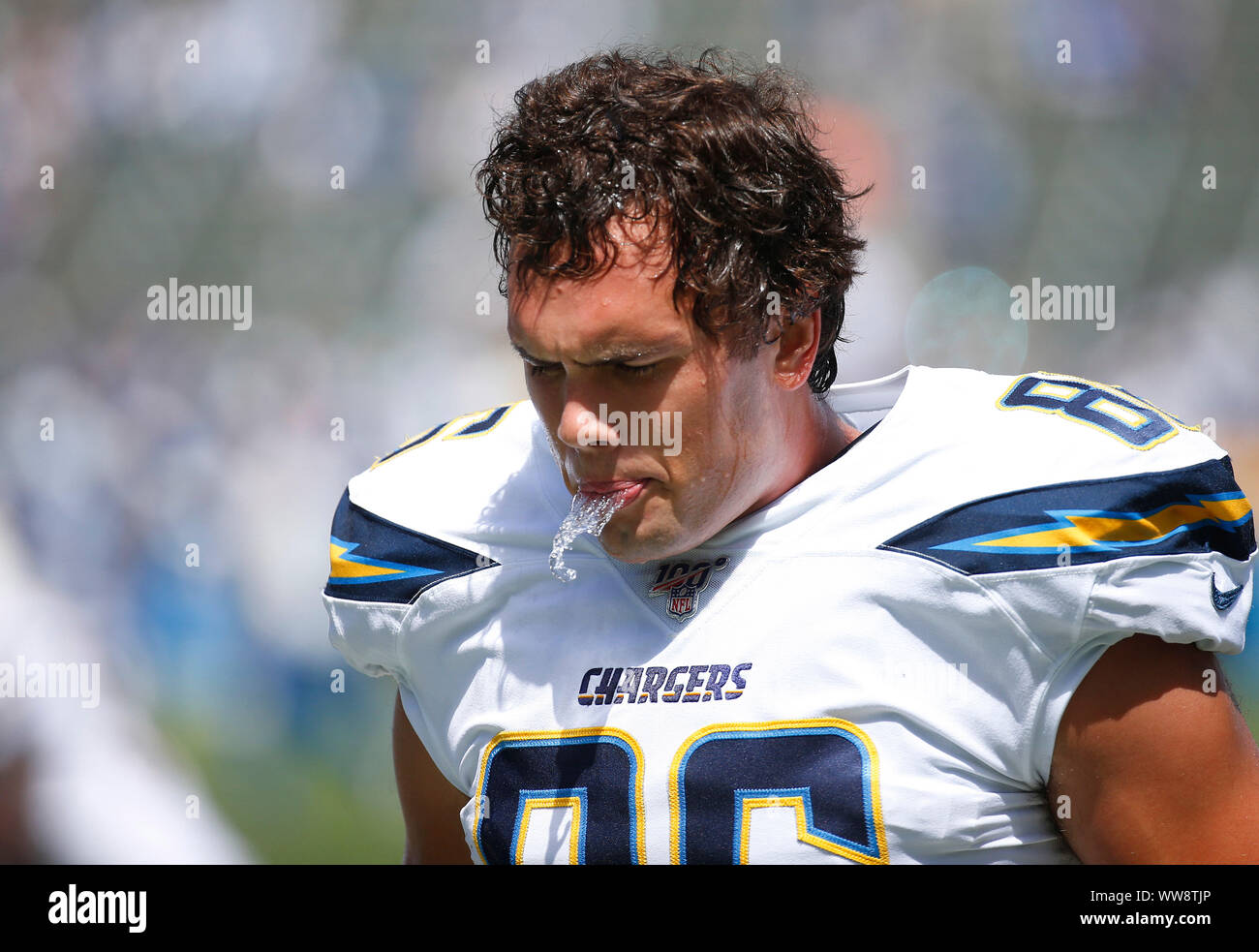 Settembre 08, 2019 Los Angeles Chargers estremità strette Hunter Henry (86) in azione prima che il gioco di NFL tra il Los Angeles Chargers e Indianapolis Colts a dignità Salute Sport Park di Carson, California. Charles Baus/CSM. Foto Stock