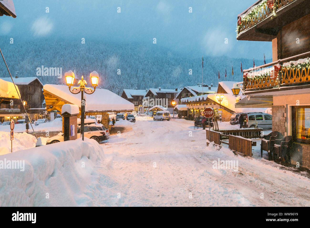 European Mountain Village in inverno. Macugnaga e delle Alpi Italiane Foto Stock