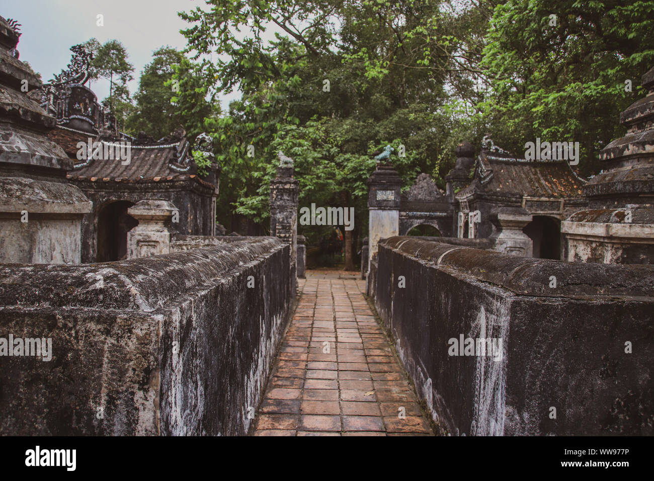 Sepoltura nell'antica Pagoda tu Hieu a Hue, Vietnam Foto Stock