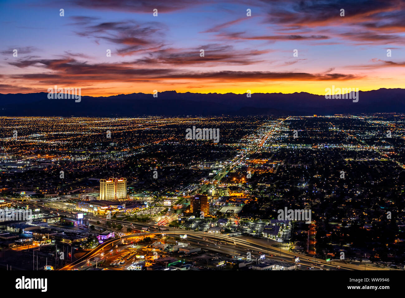 Las Vegas, Nevada, Stati Uniti d'America - Tramonto sulla skyline della città Foto Stock
