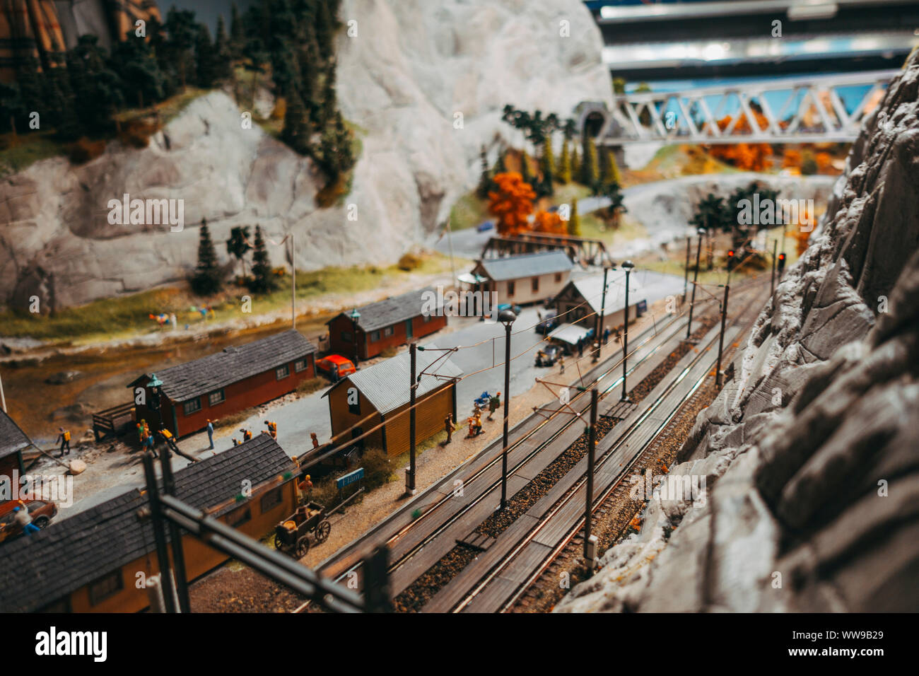 Foglie di autunno in un modello di cantiere ferroviario a Miniatur Wunderland, Amburgo Foto Stock