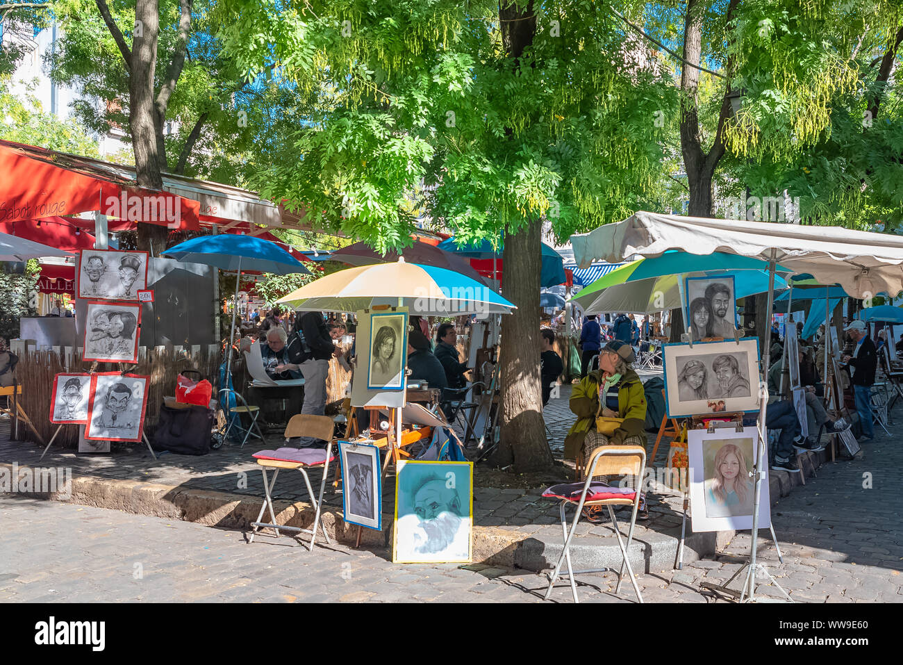 Montmartre, Parigi, la famosa Place du Tertre con pittori Foto Stock