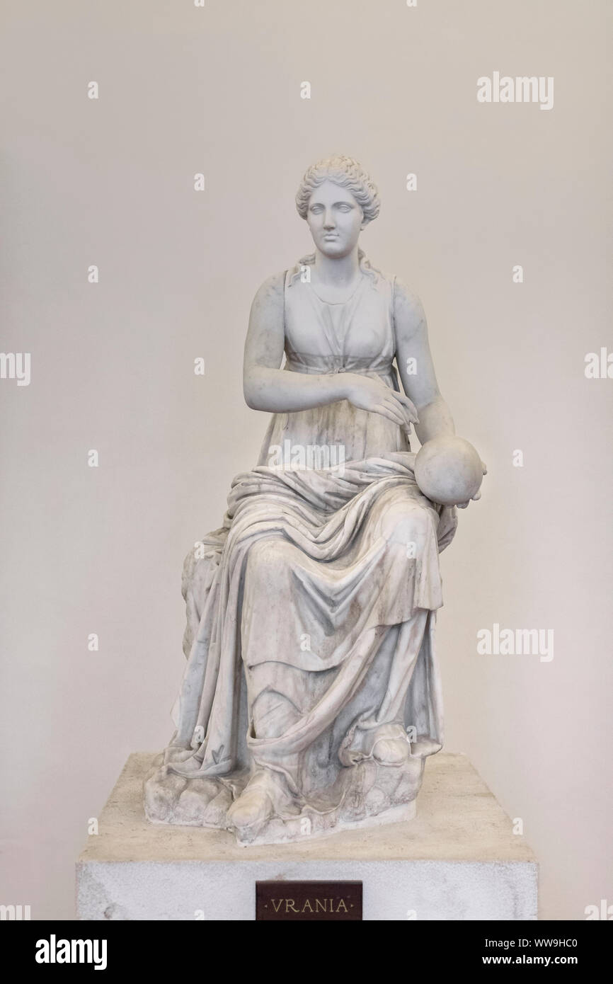 Statue of urania immagini e fotografie stock ad alta risoluzione Alamy