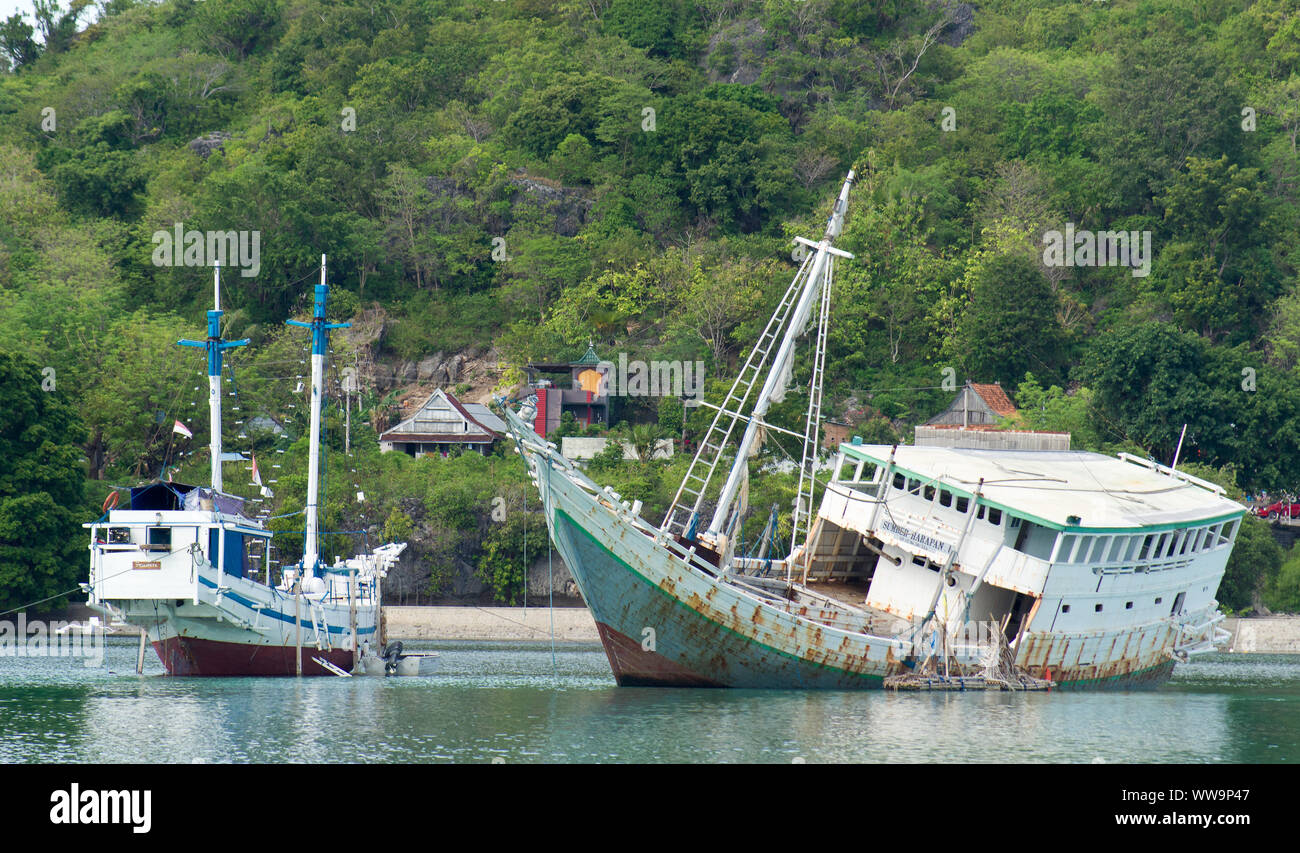 Pinisi, barche in legno, porto a Bira, Sulawesi meridionale, Indonesia 2012 Foto Stock