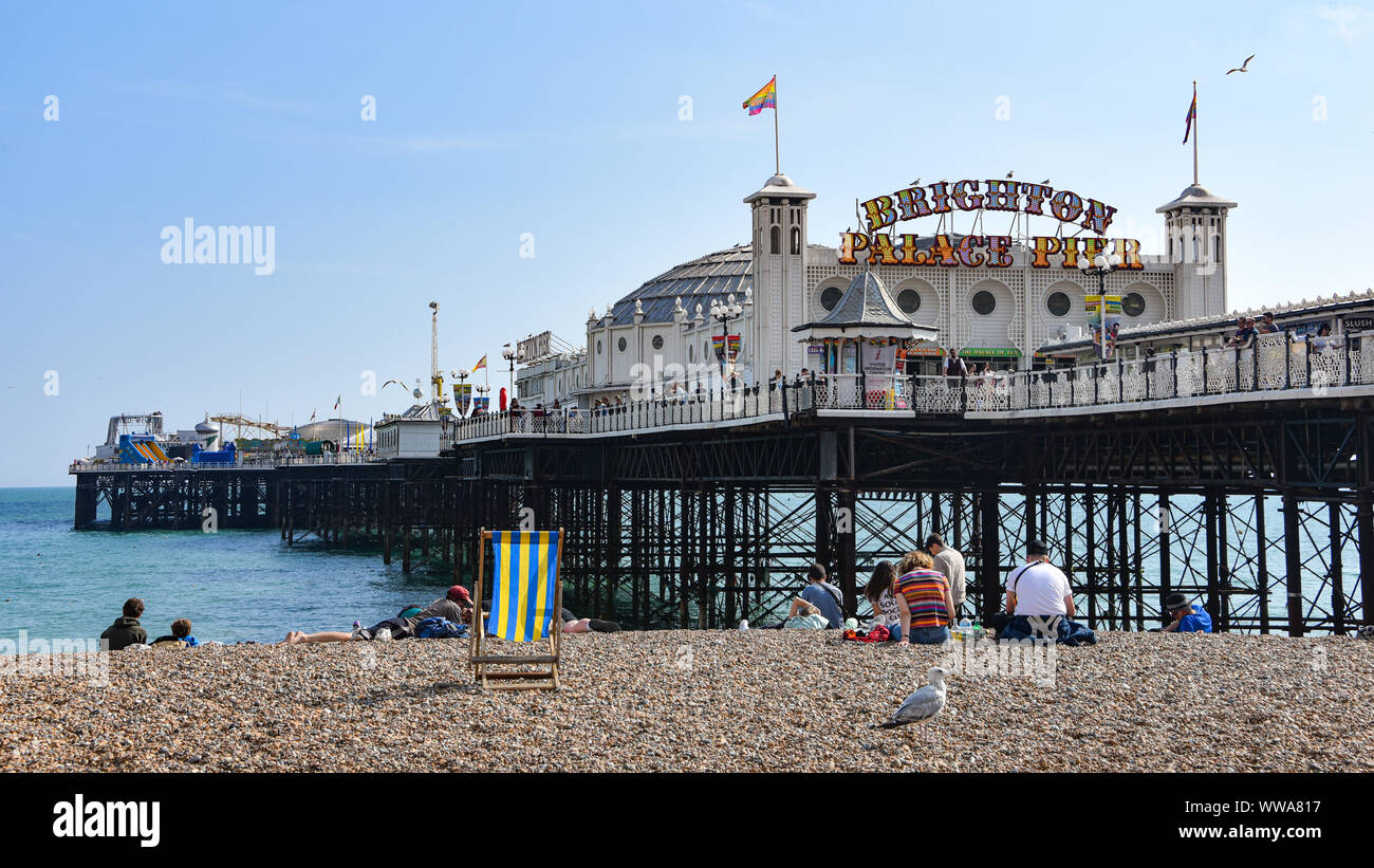 Brighton, Regno Unito - 2 Agosto 2019: Brighton Palace Pier su una giornata d'estate Foto Stock