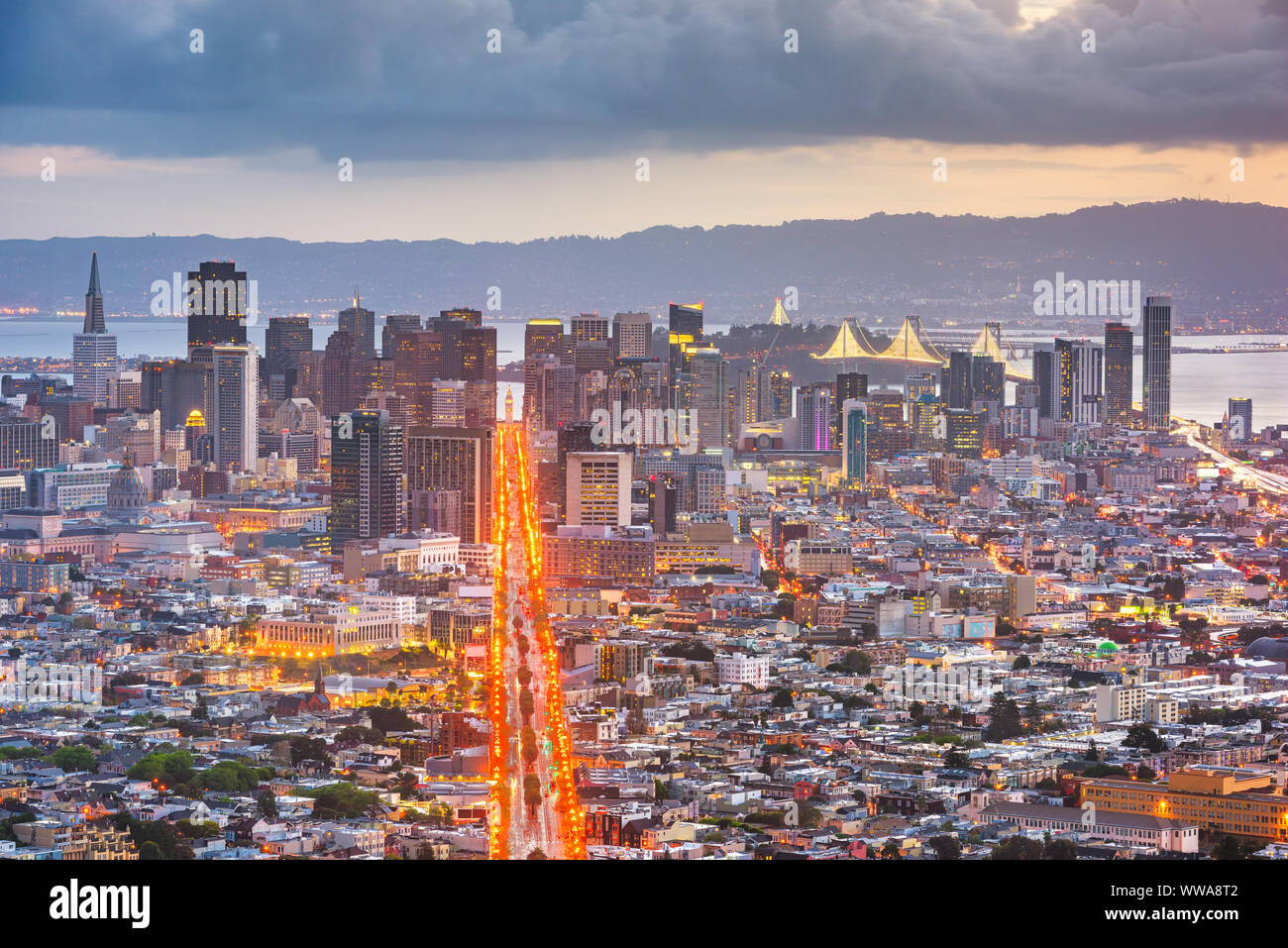 San Francisco, California, Stati Uniti d'America skyline del centro all'alba. Foto Stock