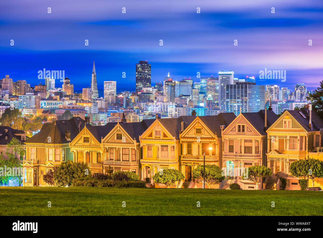 San Francisco, California, Stati Uniti d'America paesaggio urbano di Alamo Square. Foto Stock