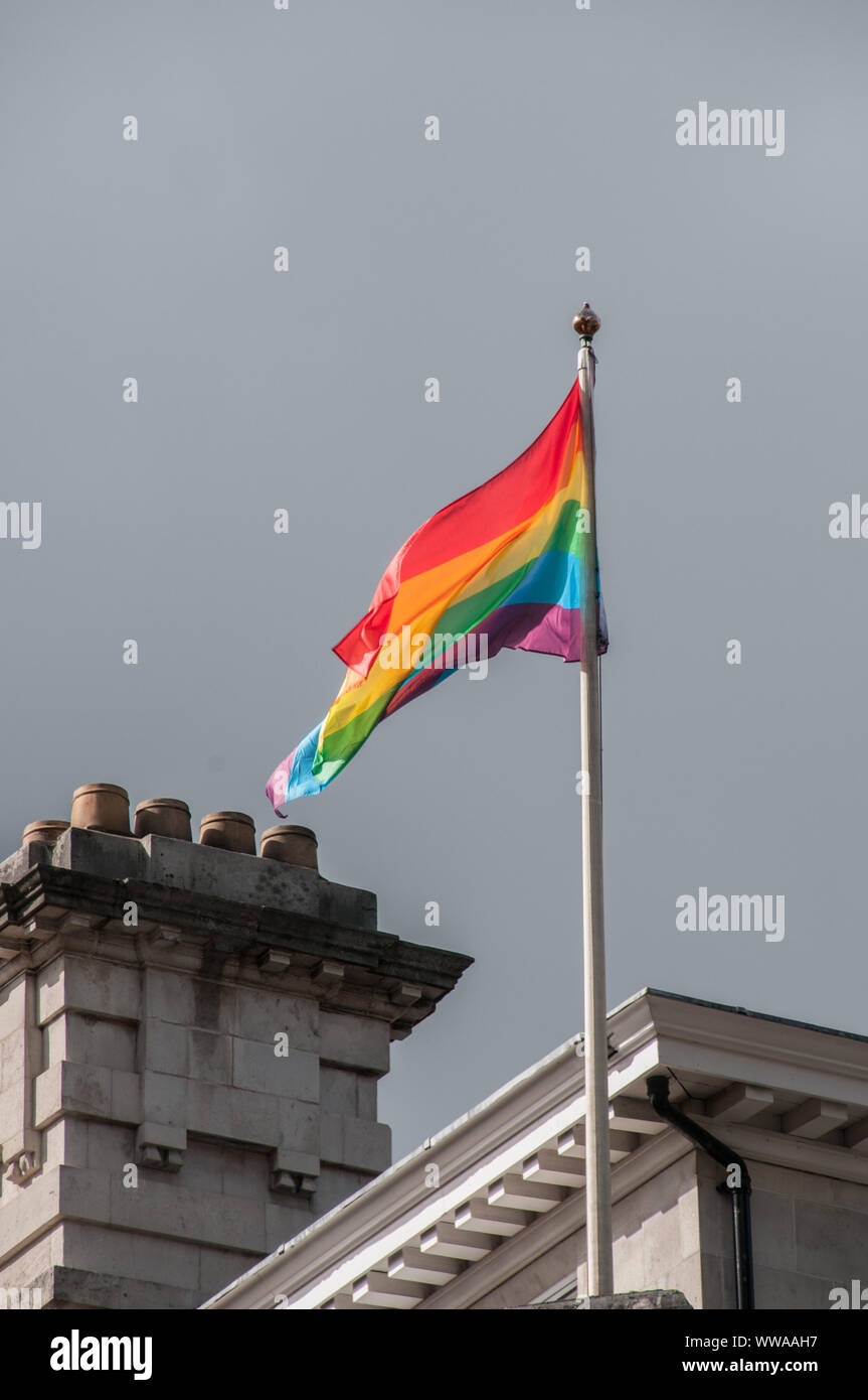 Intorno a Manchester - bandiera arcobaleno Foto Stock