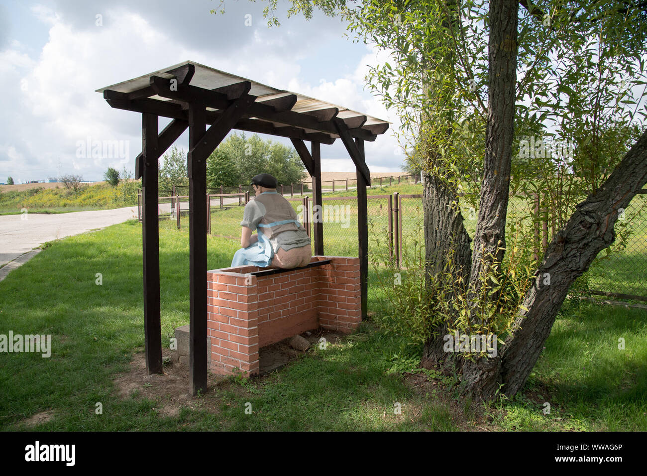 Pooping uomo monumento di Swidnica, Polonia. 16 agosto 2019 © Wojciech Strozyk / Alamy Stock Photo Foto Stock