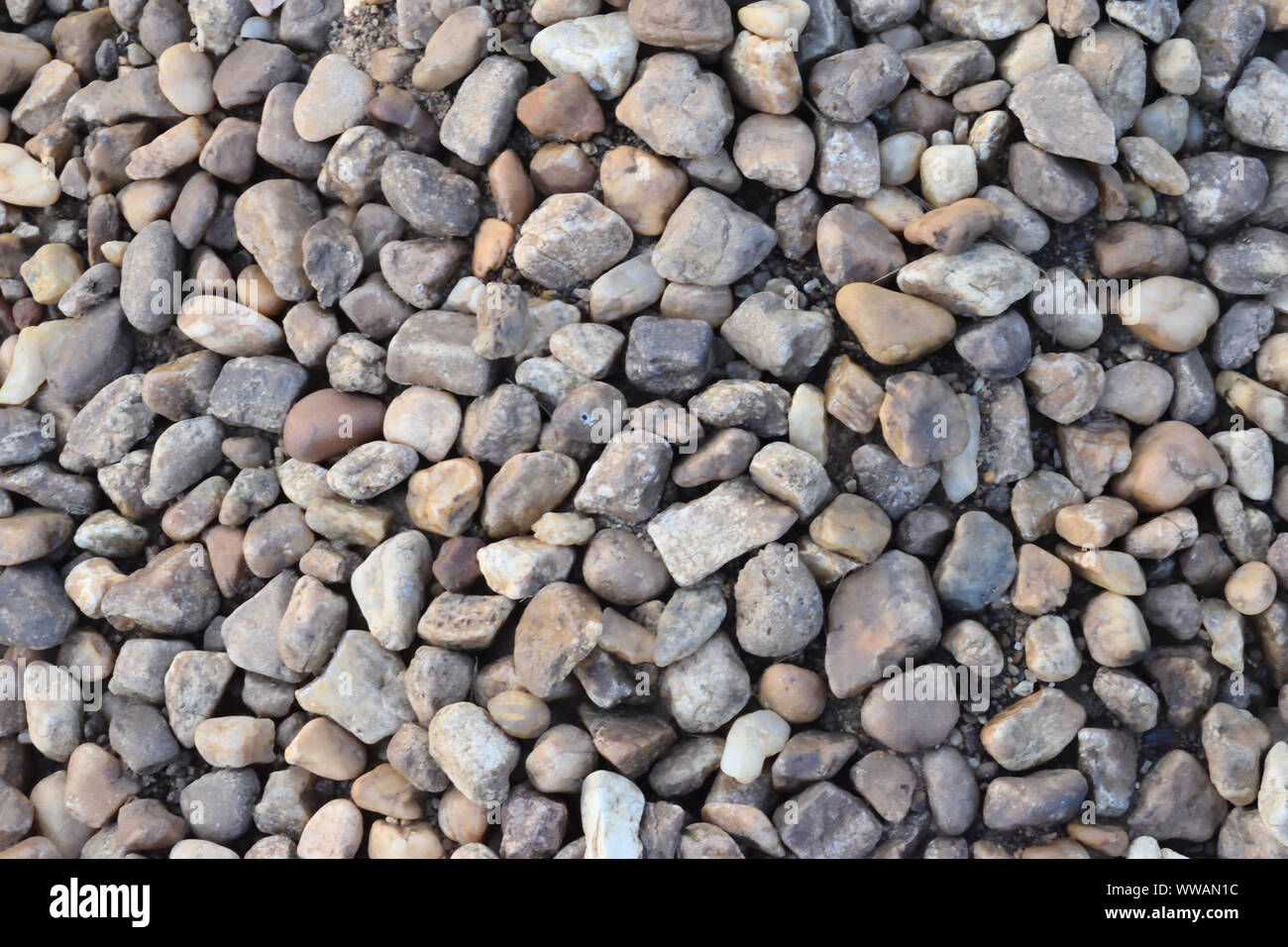 Il normale delle stesse dimensioni in pietra o in bianco e nero di pietra di fiume dulung tempo di autunno Foto Stock