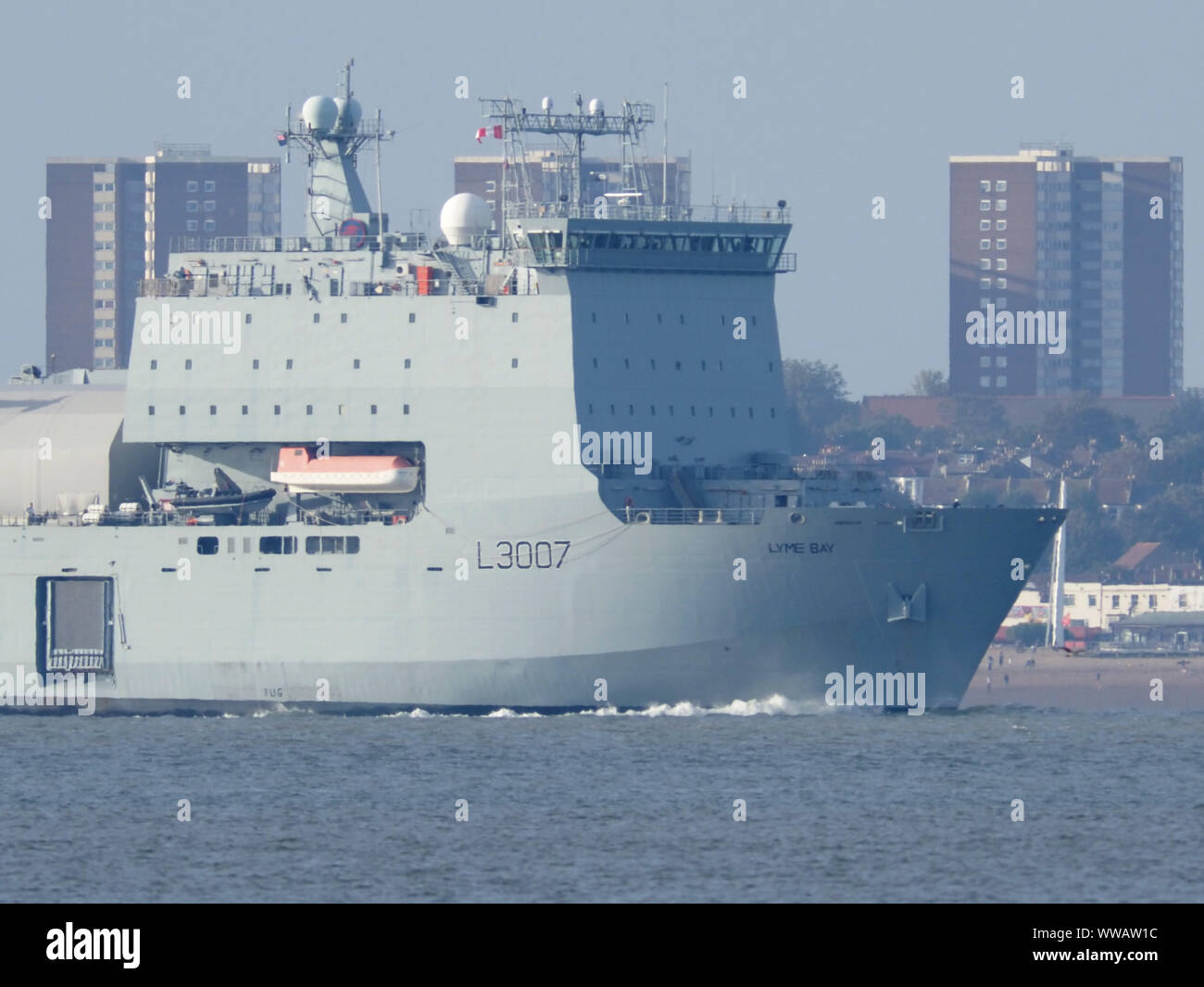 Sheerness, Kent, Regno Unito. Xiv Sep, 2019. RFA Lyme Bay visto uscire il Tamigi a Sheerness dopo aver sostenuto London International Shipping settimana a Greenwich. RFA Lyme Bay è una baia di classe atterraggio ausiliario nave dock della British Royal ausiliario della flotta in grado di erogare una significativa forza di combattimento in qualsiasi parte del mondo. Credito: James Bell/Alamy Live News Foto Stock