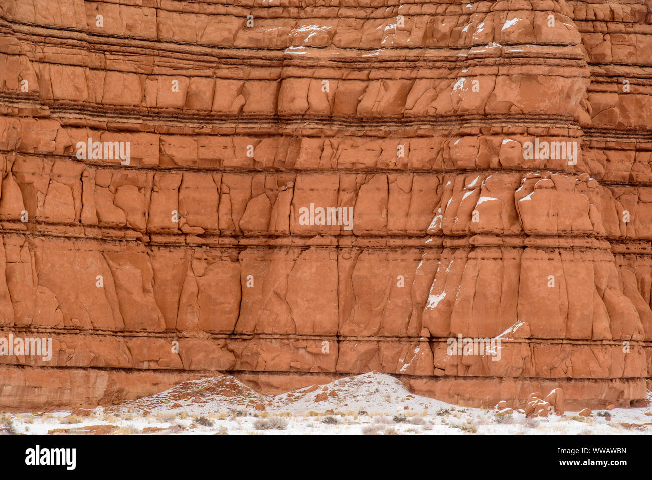 Neve fresca e arenarie erose, Hanksville, Utah, Stati Uniti d'America Foto Stock