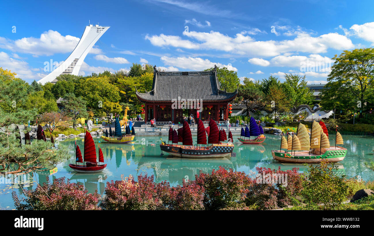 MONTREAL, QUEBEC/CANADA - Ottobre 2, 2014: vista panoramica della coloratissima Montreal Giardino Botanico (giardino cinese), Scenario catturato in autunno. Foto Stock