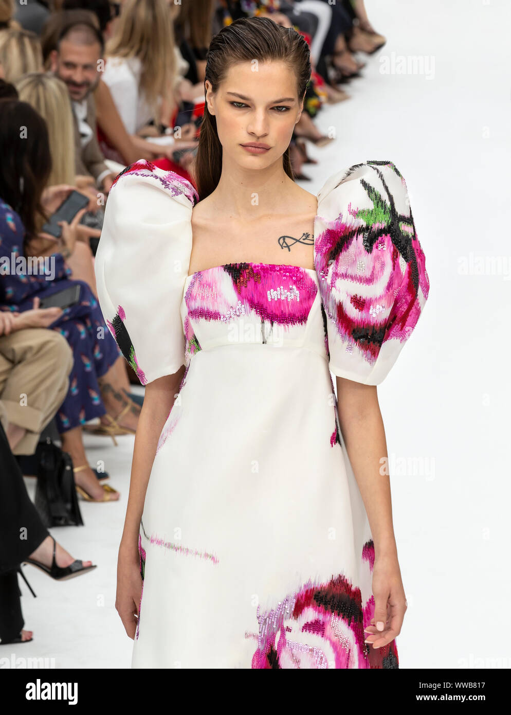 New York, NY - Settembre 09, 2019: Faretta passeggiate la pista al Carolina Herrera Primavera Estate 2020 Fashion Show Foto Stock