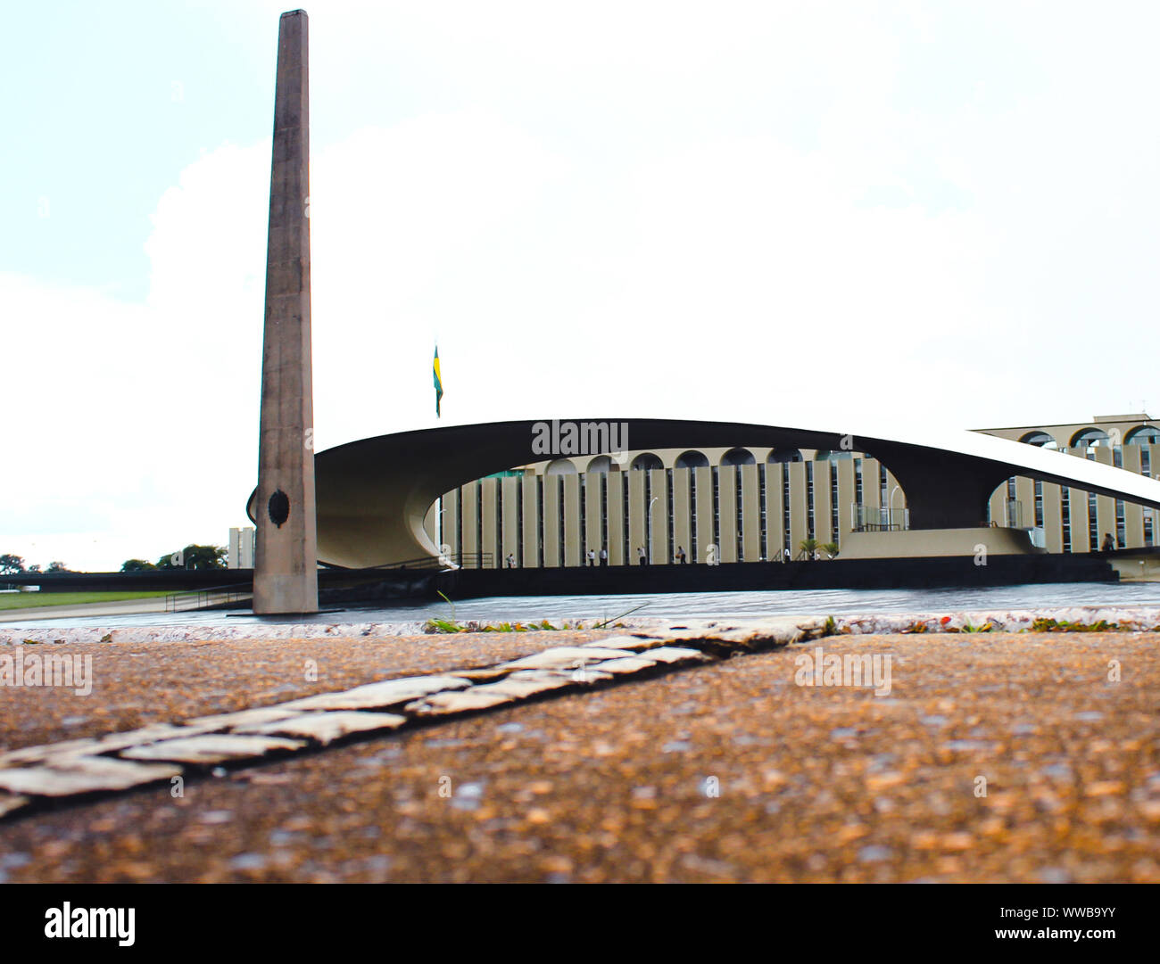 Fotografia della conchiglia acustica monumento che si trova nel Duca de caxias square nell'urbano settore militare in Brasilia. Foto Stock