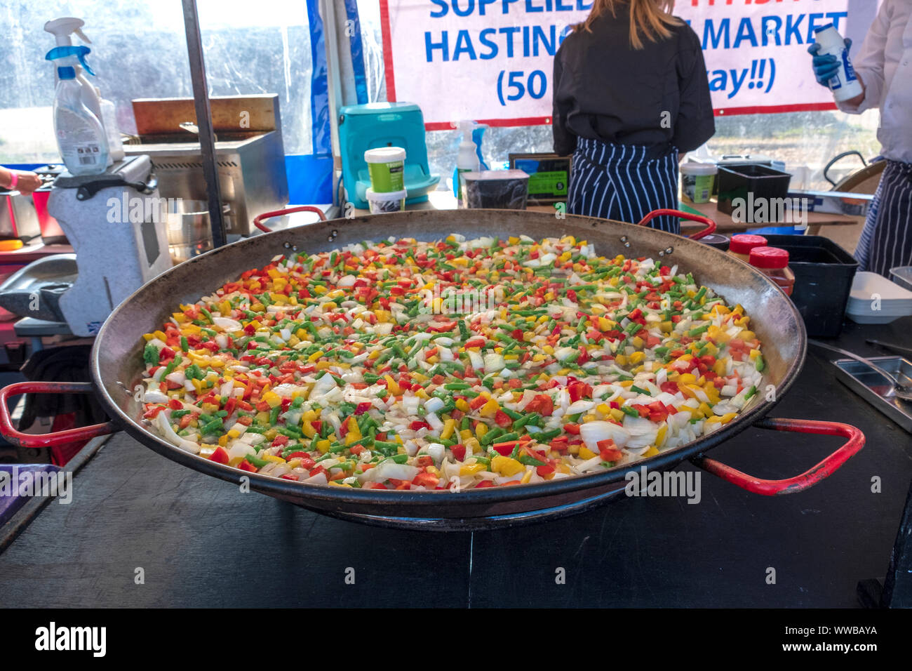Colorate il cibo di strada in vendita presso l'annuale outdoor Hastings Seafood Festival 2018 Foto Stock