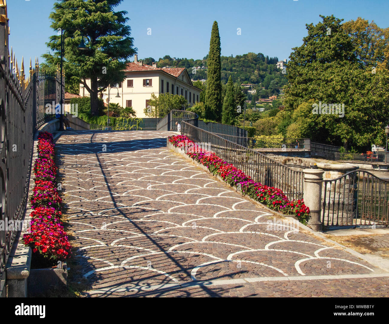 Como - Italia, pedonale ciclabile chiamato il chilometro della conoscenza Foto Stock