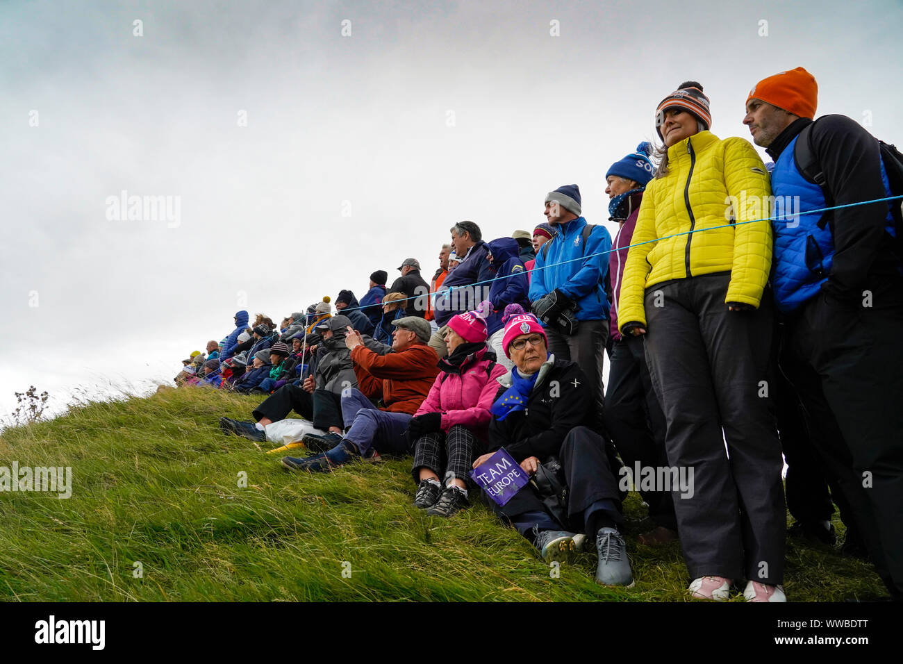 Auchterarder, Scotland, Regno Unito. Il 14 settembre 2019. Sabato pomeriggio Fourballs corrisponde a 2019 Solheim Cup su Centenary a Gleneagles. Nella foto; spettatori attorno al VII verde. Iain Masterton/Alamy Live News Foto Stock