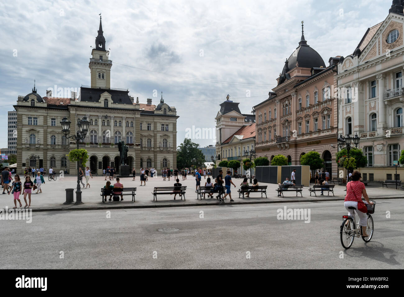 NOVI SAD SERBIA - Luglio 7, Novi Sad - Piazza della Libertà il giorno di Exit Festival. Novi Sad è la seconda città più grande in Serbia,costruito nel 1895. Novi Sa Foto Stock