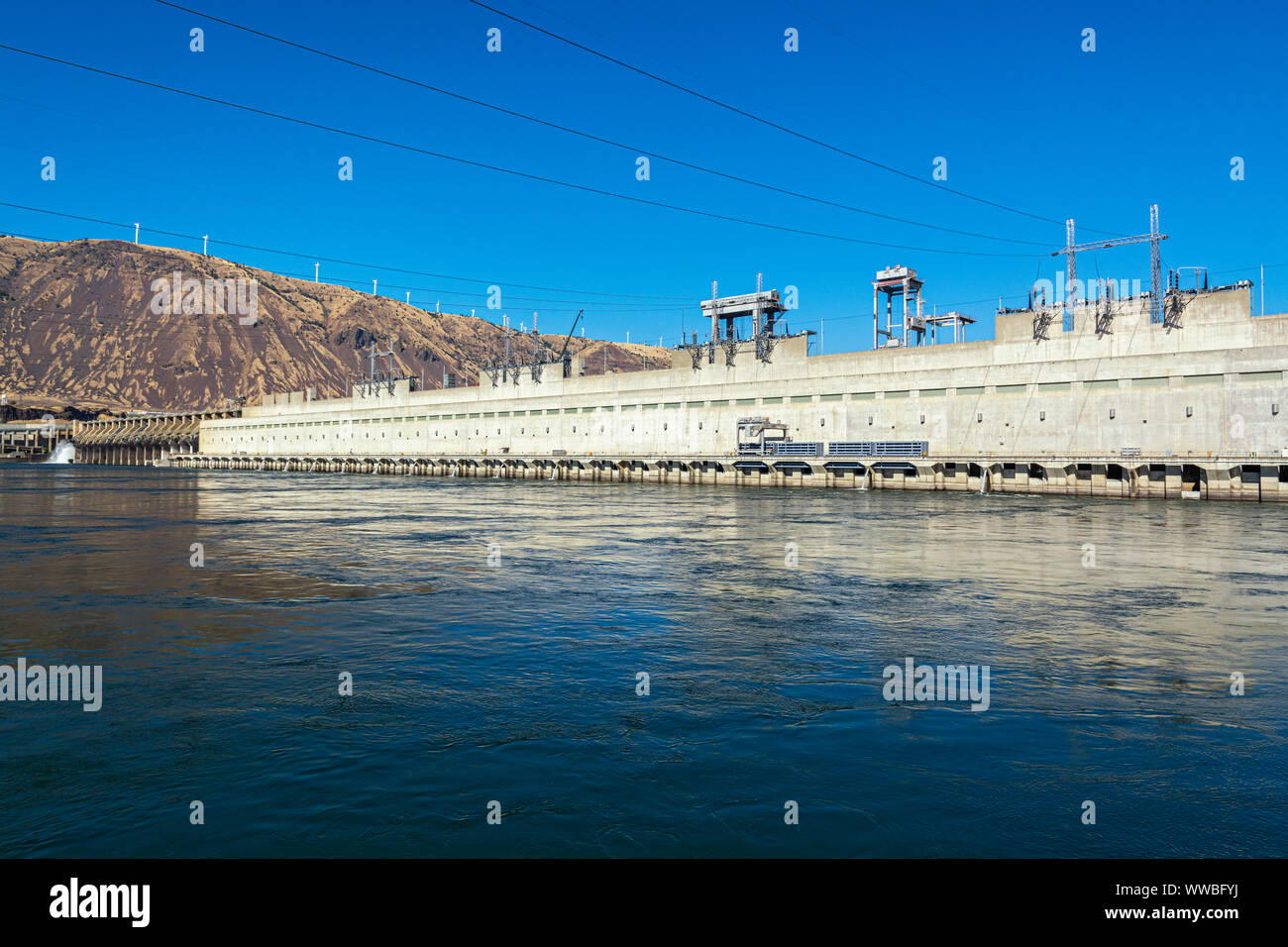 Columbia River, John giorno Dam, vista da Oregon Foto Stock