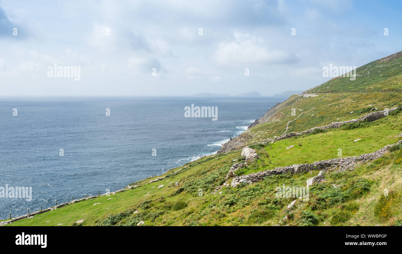 Paesaggi costieri lungo la penisola di Dingle unità costiere nella Contea di Kerry, Irlanda. Foto Stock