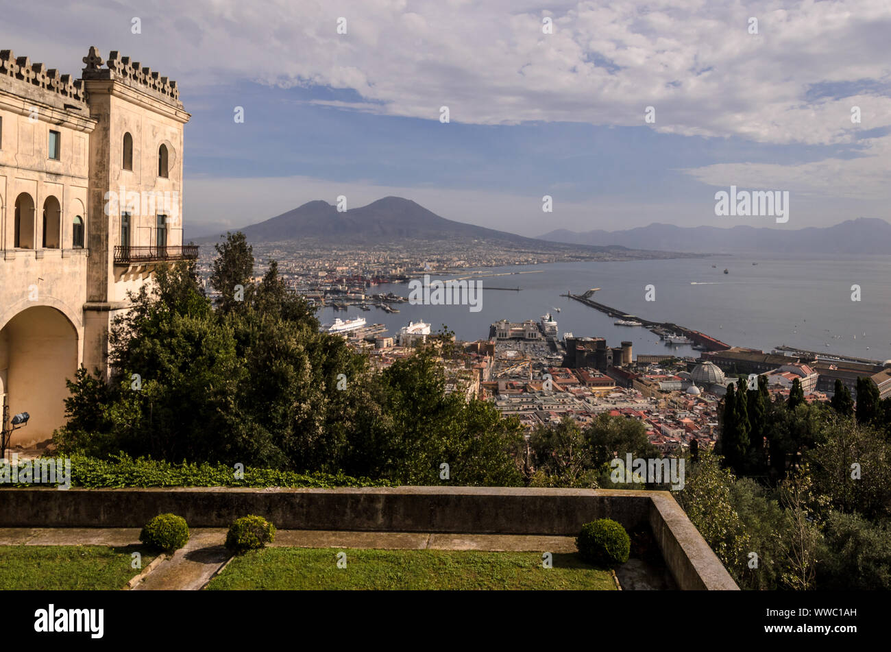 Vista della baia di napoli dal Saint martin monaster giardino, Italia Foto Stock